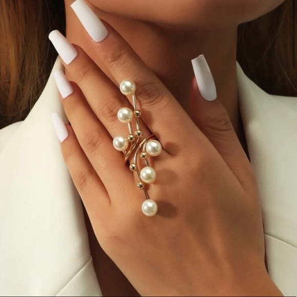 PrettyLittleThing Jewelry - SOLD ! GORGEOUS Pearl Twine Ajustable Statement Ring
